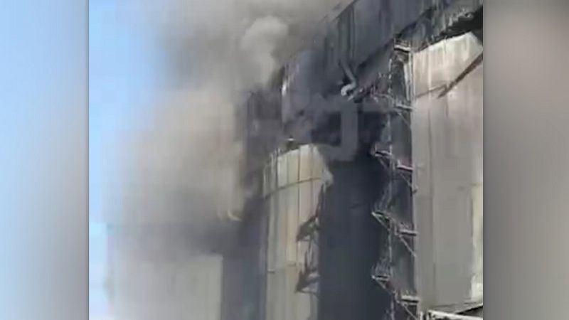 Очевидцы сняли видео со взрывом и пожаром на фабрике в Якутии