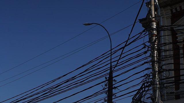 На тринадцати улицах Краснодара ограничат подачу электроэнергии 19 июля 