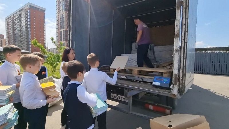 В экоакции «Спаси дерево» приняли участие школьники Знаменского в Краснодаре