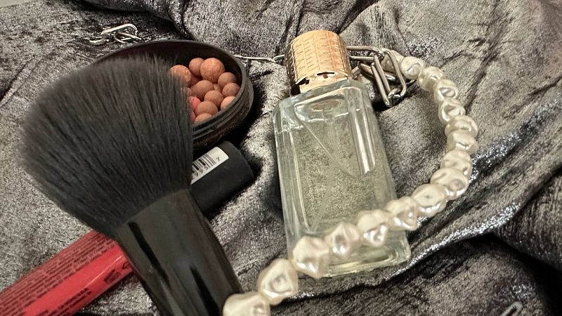 Жившего за счет пяти женщин бездомного задержали в Китае