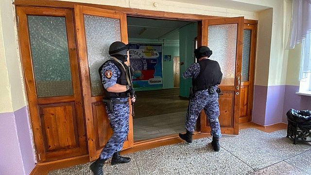 В краснодарской школе отработали действия при «вооружённом нападении»