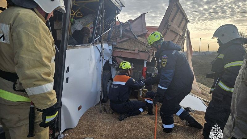 До 5 человек выросло число погибших в ДТП с рейсовым автобусом в Крыму