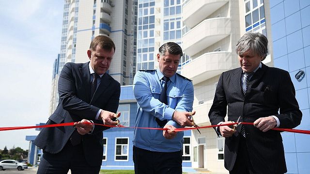 В Краснодаре вручили ключи от квартир жильцам еще одного завершенного долгостроя. Фото: Александр Райко
