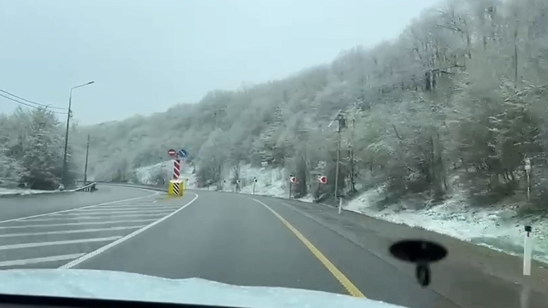 Снег в апреле удивил жителей Кубани