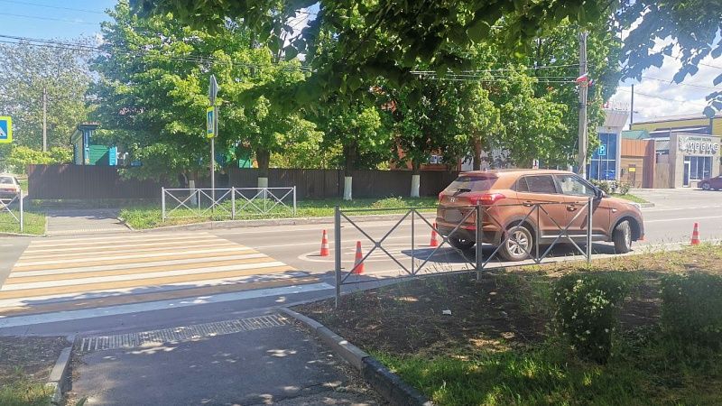 Женщину с ребенком сбили на пешеходном переходе в станице Каневской