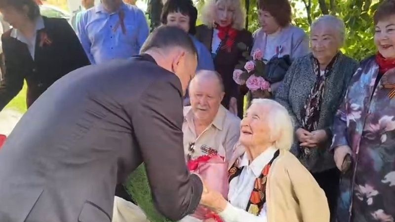 Мэр Наумов поздравил со 101-летием ветерана Гонтарь в Краснодаре 