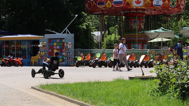Два дня в парках Краснодара будут приостанавливать детские аттракционы Фото: Телеканал «Краснодар»
