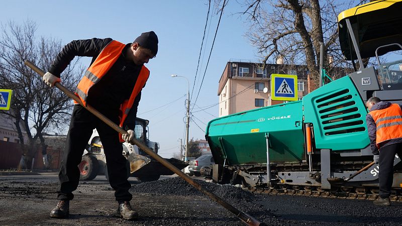 По просьбам жителей в Краснодаре отремонтируют дороги по улицам Комарова и Октябрьской