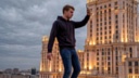 Забравшегося на шпиль высотки руфера объявили в розыск в Москве