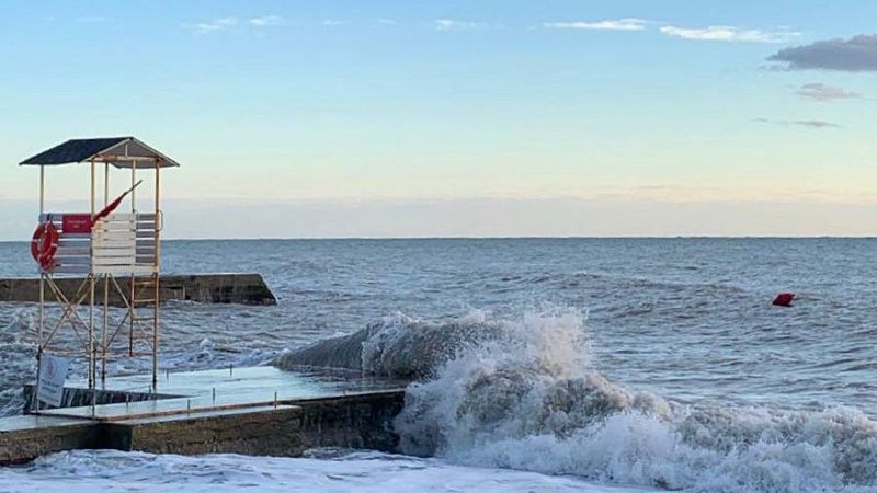 Роспотребнадзор признал безопасным качество морской воды в Сочи 