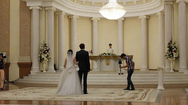 Депутат Иванов призвал запретить называть сожительство гражданским браком