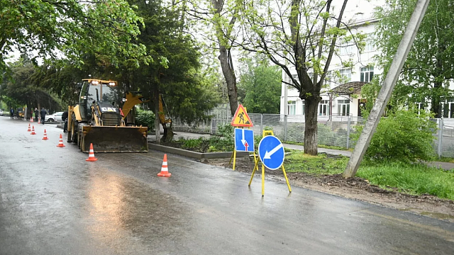 По нацпроекту «Безопасные качественные дороги» в Краснодаре приводят в порядок восемь дорог к скверам и паркам