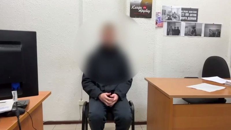 Полиция нашла «художника», изобразившего свастику на окне автобуса в Краснодаре