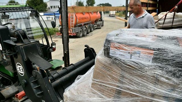 400 тонн гумпомощи отправила Кубань в Харьковскую область, фото: пресс-служба администрации Краснодарского края 