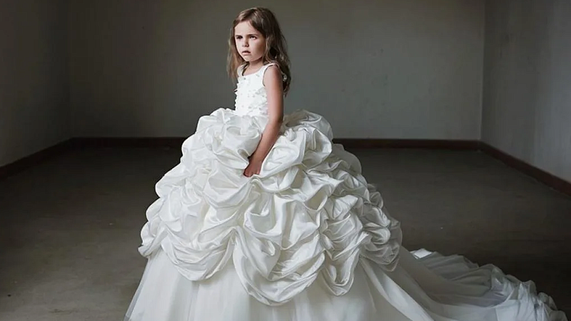 Свадьбу 39-летнего британца и девятилетней украинки сорвали в Париже 