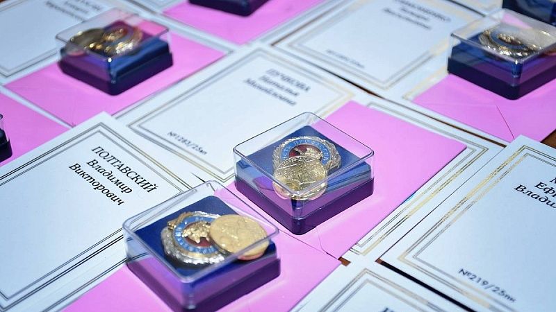 В День учителя наградили более 150 педагогов в Сочи