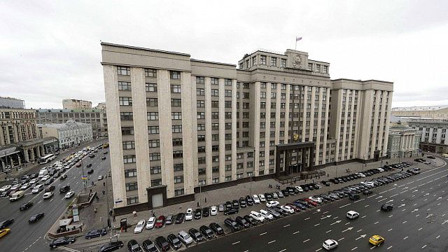Депутаты Госдумы приняли закон об уголовном наказании за фейки о действиях вооруженных сил России  