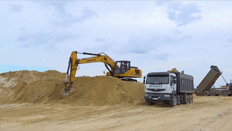 Более 480 тысяч кубов песка доставят для восстановления пляжей Анапы