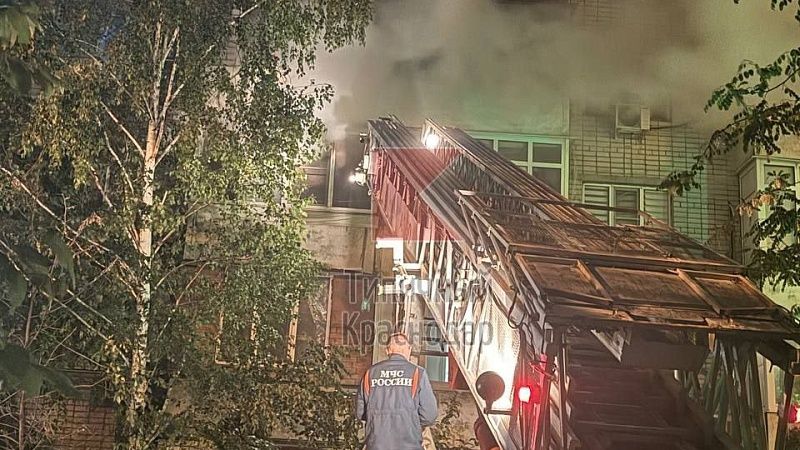 Пожар в десятиэтажке Краснодара ликвидировали за полчаса