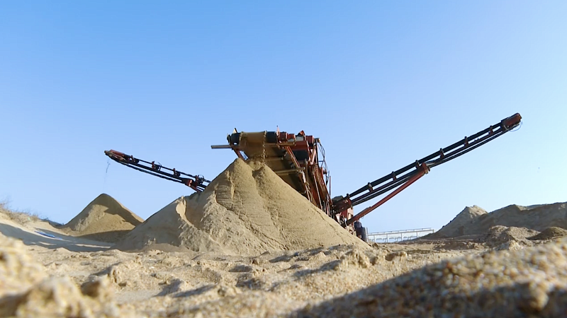 Сорбентом вулканического происхождения будут очищать песок от мазута в Анапе