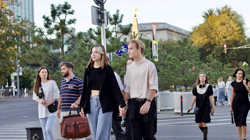 Говорящая на русском компания харьковчан возмутила жительницу Львова 