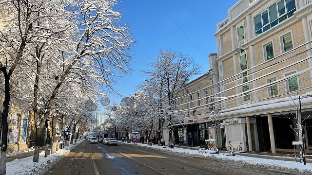 В воскресенье в Краснодаре вновь пойдет мокрый снег, на дорогах края – гололед