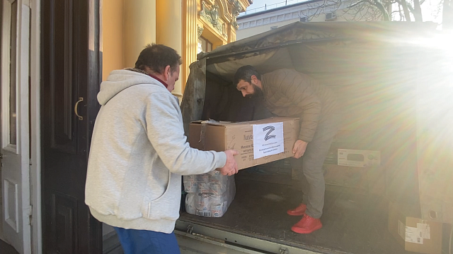Общественная палата Краснодара направила гуманитарную помощь. Фото: телеканал «Краснодар»
