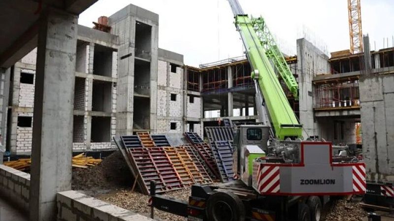 Более 2600 мест для учеников появится в строящихся школах в Армавире
