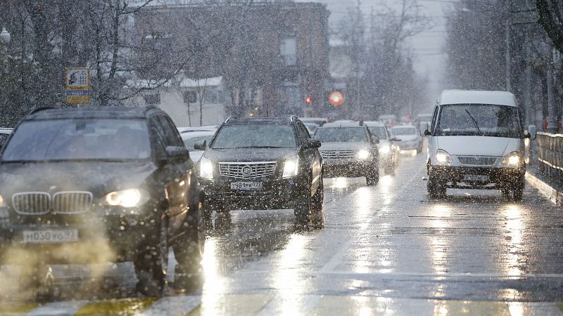 Сотрудники ОГИБДД Краснодара будут контролировать движение спецтехники, убирающей снег с дорог