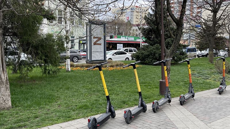 Краснодарцев предупредили о штрафе до 50 тыс. рублей за парковку на газоне 