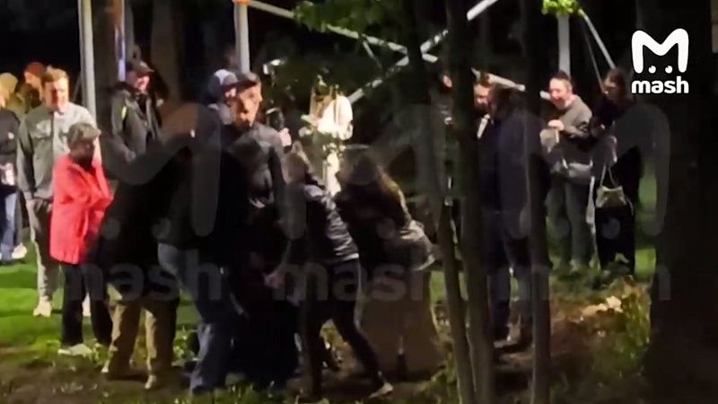 Появилось видео драки жильцов после взрыва дома на улице Тюленева в Москве