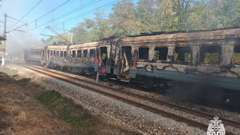 Опубликованы жуткие кадры сгоревшей электрички на Кубани