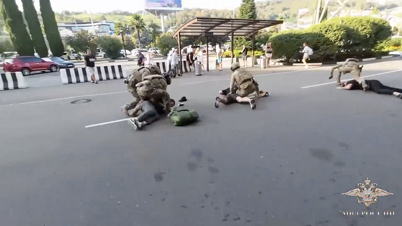 Волк показала видео задержания в Сочи вербовщика, отправлявшего россиян в ВСУ