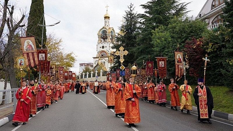 Крестный ход в честь небесного покровителя города завершился в Сочи