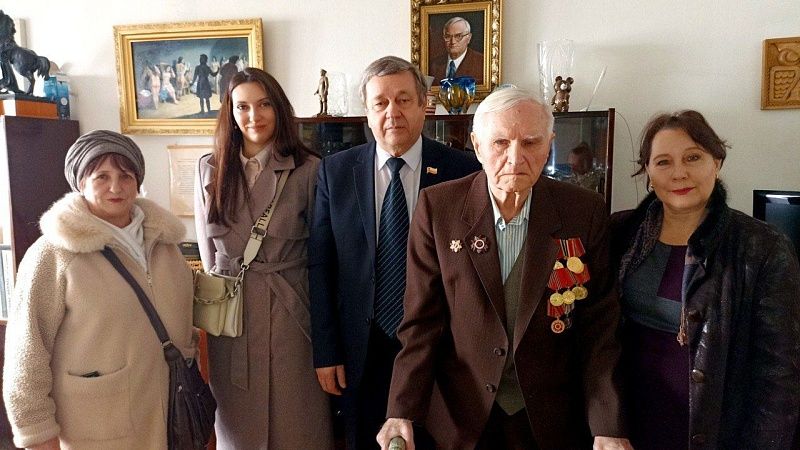 Ветеран ВОВ Григорий Мирошников встретил 100-летие