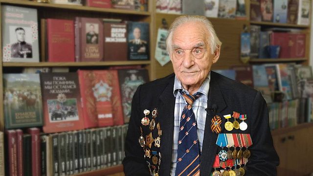 Ветеран Великой Отечественной войны Анатолий Хархардин отмечает 88-летие Фото: t.me/alekseenko_krd