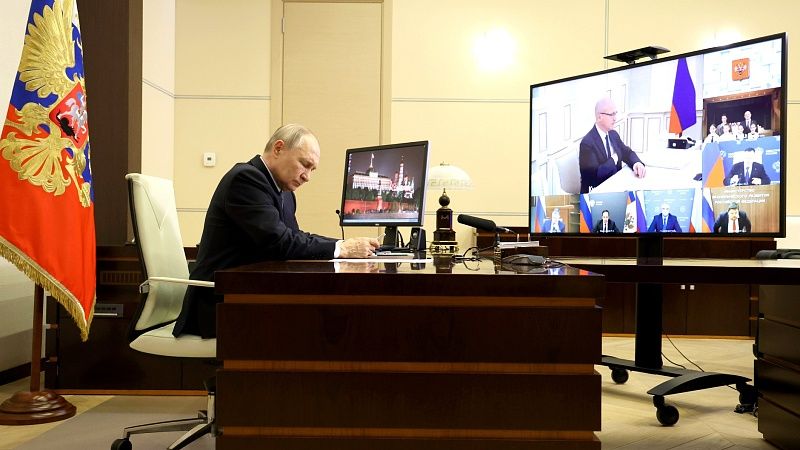 Путин поблагодарил волонтёров за очистку Черноморского побережья от мазута  