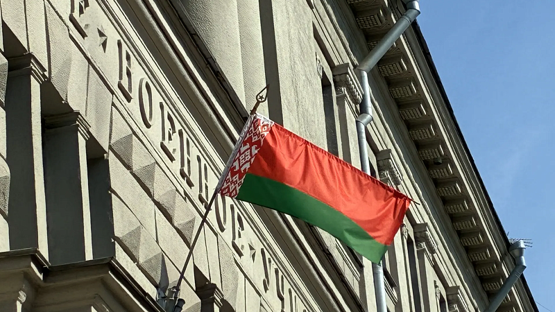 Зеленский выдвинул ультиматум Лукашенко из-за военных объектов в Белоруссии