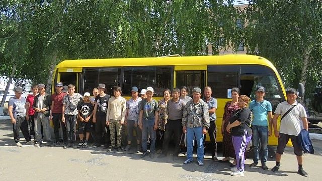 Автобус с 9 нелегалами остановили сотрудники ДПС на Кубани. Фото: ГУ МВД России по Краснодарскому краю
