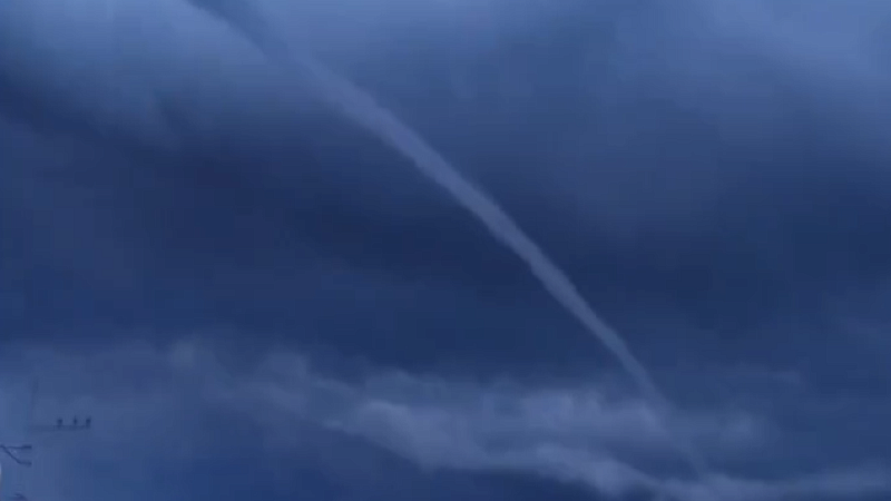 Гигантский смерч напугал отдыхающих у Черного моря в Туапсе