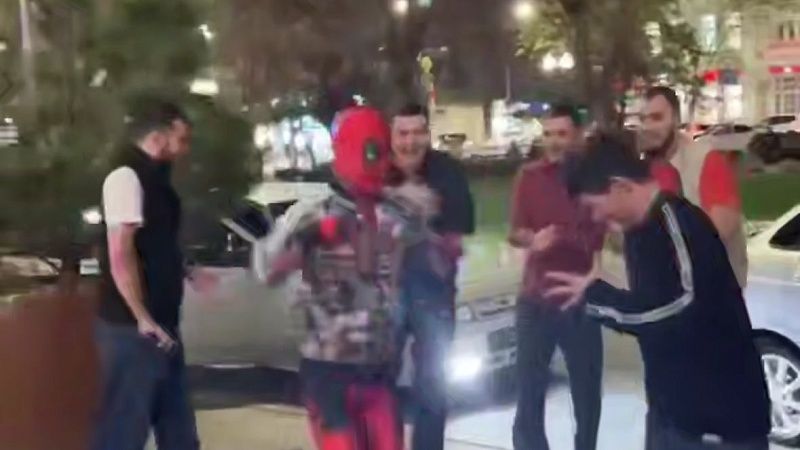 Два Человека-паука станцевали лезгинку в центре Краснодара