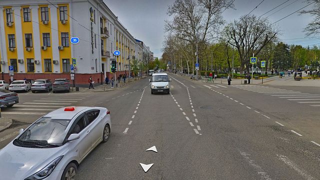В Краснодаре на двух кварталах улицы Мира запретят остановку и парковку машин