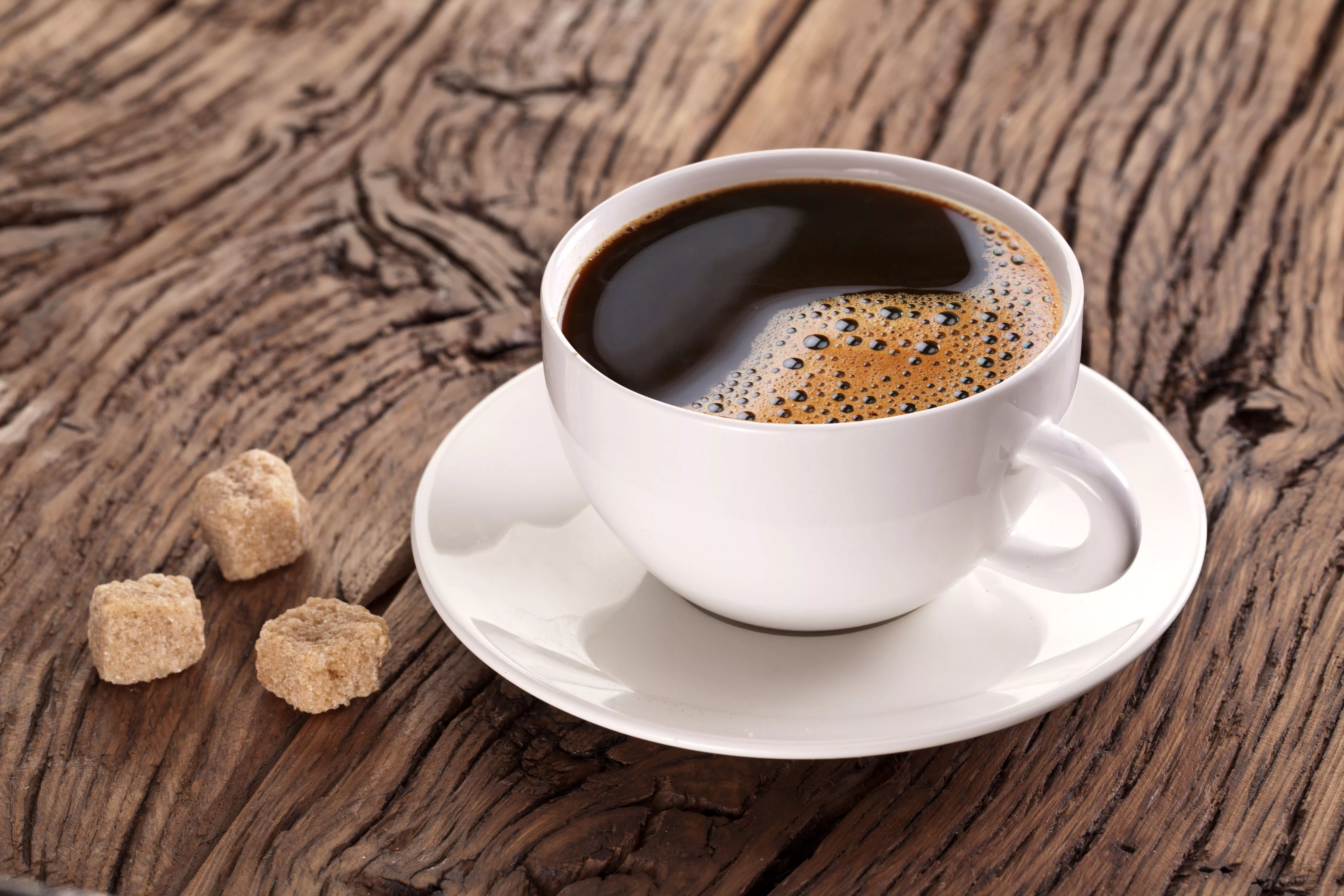 Почему опытные хозяйки не выбрасывают кофейную гущу: вот как ее можно использовать с пользой в быту