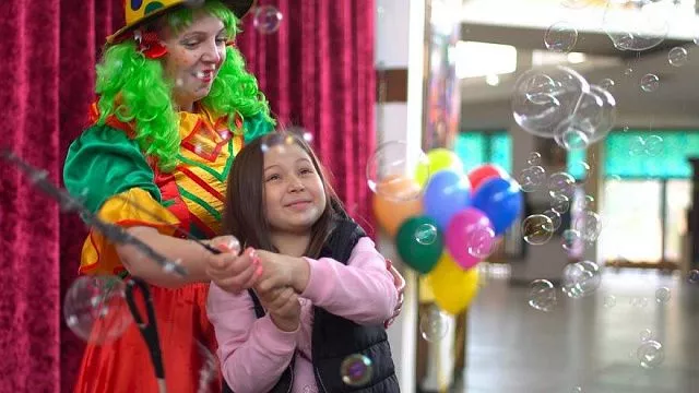 Артисты Краснодарского цирка показали представление для единственной юной зрительницы 