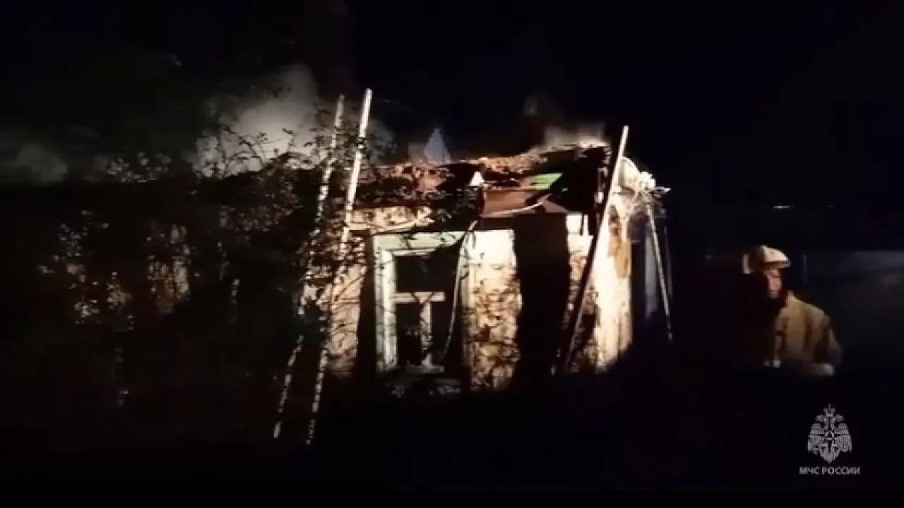 Многодетная семья погибла при пожаре в частном доме на Кубани 