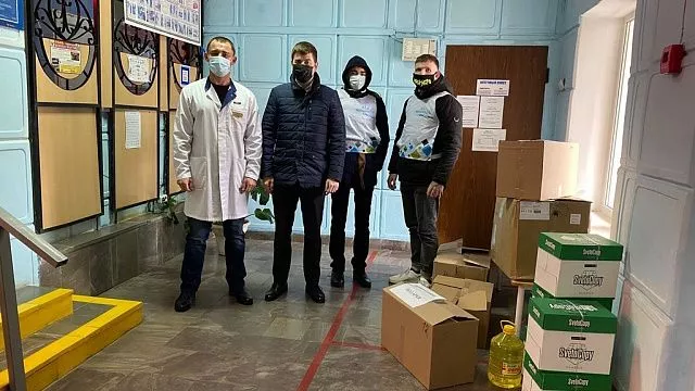 Администрация Западного округа Краснодара и волонтеры помогли врачам городской поликлиники № 19